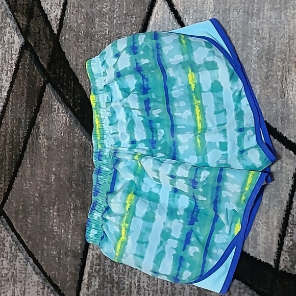 UNDER ARMOUR Heatgear Semi-fitted Lined Logo Shorts PRICE FIRM - Picture 9 of 11